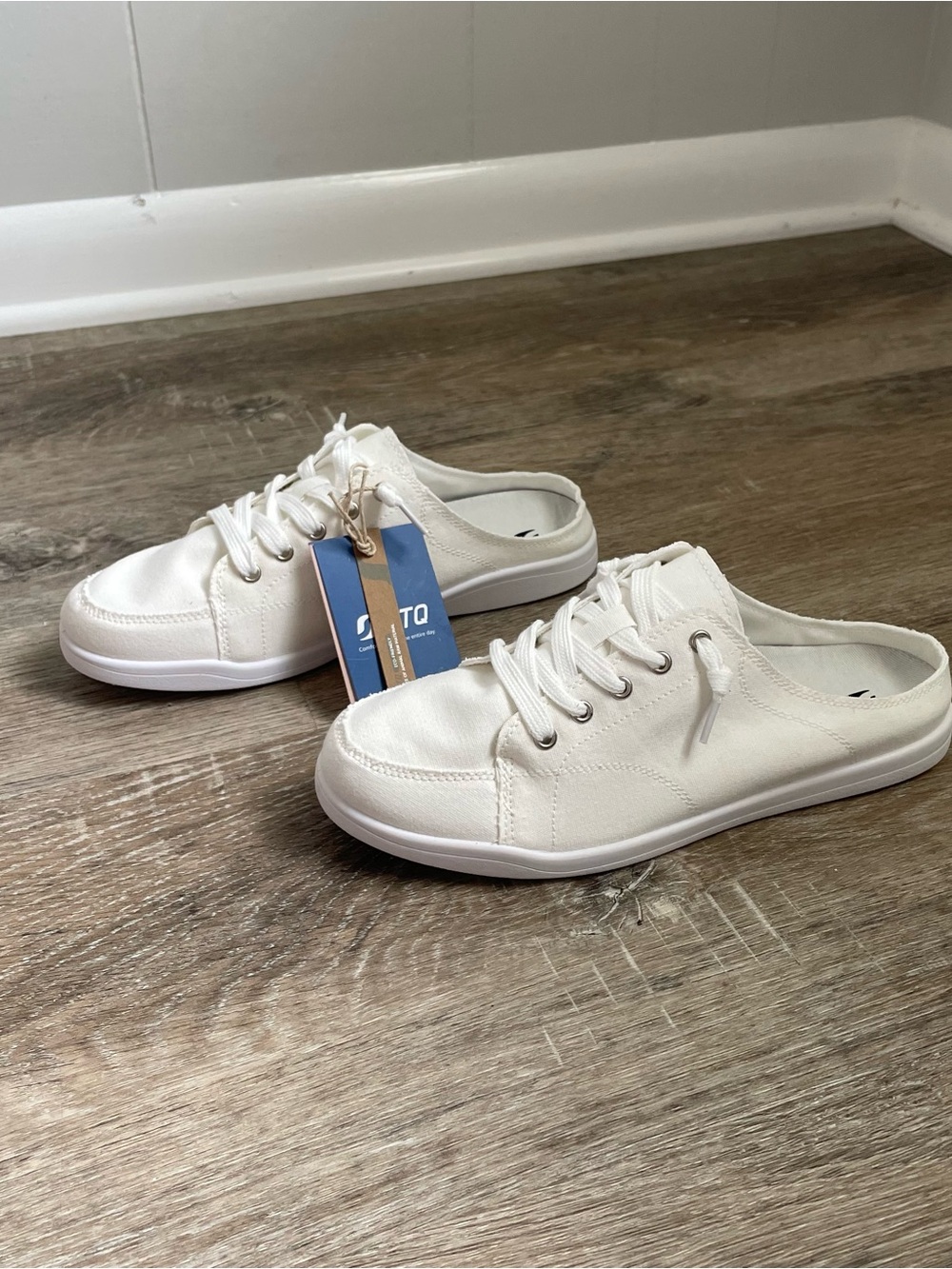 STQ Women’s White Canvas Lace-Up Sneakers Size 8 Vanilla White - Picture 3 of 8